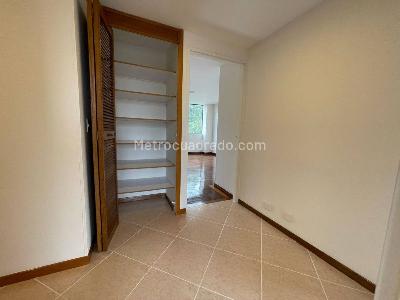 Apartamento de 3 alcobas en arriendo en El Castillo, Medellín, 135 m² · foto 17 de 20