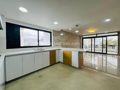 Apartamento en arriendo en Lalinde, Medellín · foto 10 de 20