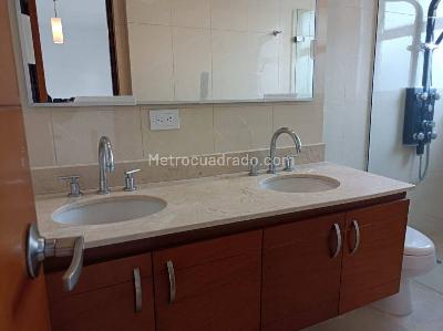 Apartamento de 3 alcobas en arriendo en Los Balsos Ii, Medellín, 135 m² · foto 15 de 20