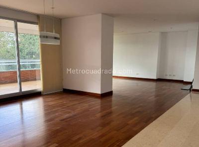 Apartamento en arriendo en Los Balsos N, Medellín · foto 2 de 19