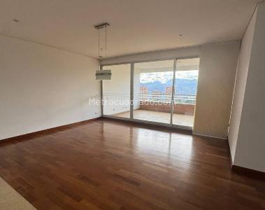 Apartamento en arriendo en Los Balsos N, Medellín · foto 3 de 19