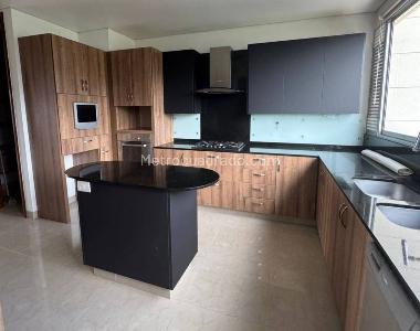 Apartamento en arriendo en Los Balsos N, Medellín · foto 4 de 19
