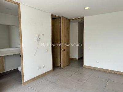 Apartamento de 2 alcobas en arriendo en El Tesoro, Medellín, 100 m² · foto 8 de 18