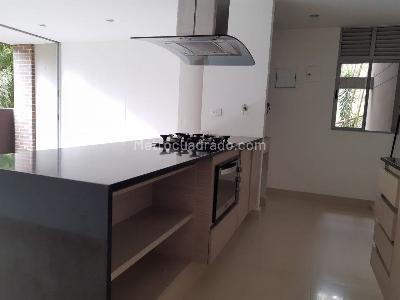 Apartamento de 3 alcobas en arriendo en El Castillo, Medellín, 100 m² · foto 6 de 20