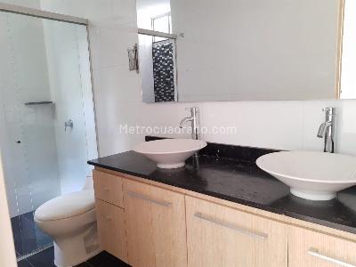 Apartamento de 3 alcobas en arriendo en El Castillo, Medellín, 100 m² · foto 16 de 20