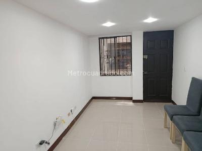 Apartamento de 3 alcobas en arriendo en San Bernardo, Medellín, 68 m² · foto 2 de 13