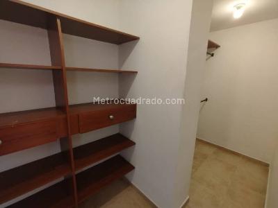 Apartamento de 4 alcobas en arriendo en Lorena, Medellín, 240 m² · foto 14 de 20