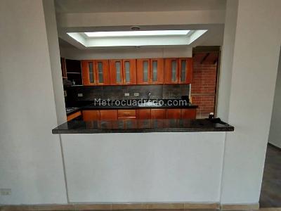Apartamento de 4 alcobas en arriendo en Lorena, Medellín, 240 m² · foto 7 de 20