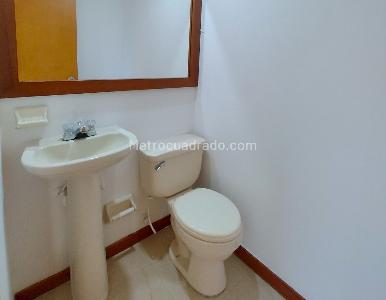 Apartamento de 3 alcobas en arriendo en El Diamante 2, Medellín, 125 m² · foto 8 de 8