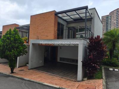 Casa en Arriendo, Altos Del Poblado, Medellín