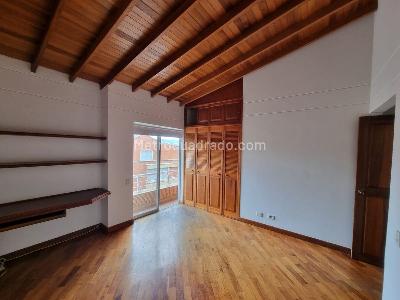 Casa de 4 alcobas en arriendo en El Tesoro, Medellín, 330 m² · foto 5 de 20