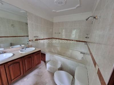 Casa de 4 alcobas en arriendo en El Tesoro, Medellín, 330 m² · foto 12 de 20