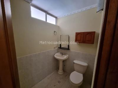 Casa de 4 alcobas en arriendo en El Tesoro, Medellín, 330 m² · foto 15 de 20