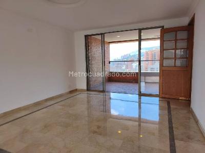 Apartamento de 3 alcobas en arriendo en Los Balsos Ii, Medellín, 227 m² · foto 3 de 20