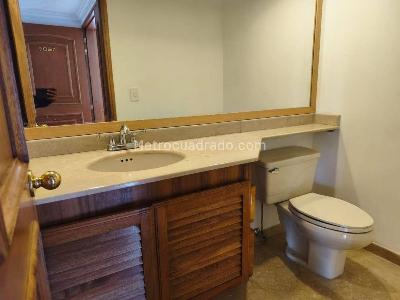 Apartamento de 3 alcobas en arriendo en Los Balsos Ii, Medellín, 227 m² · foto 14 de 20