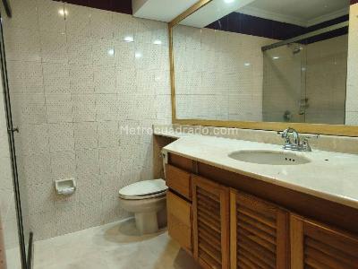 Apartamento de 3 alcobas en arriendo en Los Balsos Ii, Medellín, 227 m² · foto 15 de 20