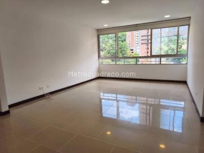 Apartamento en arriendo en Castropol, Medellín · foto 2 de 19