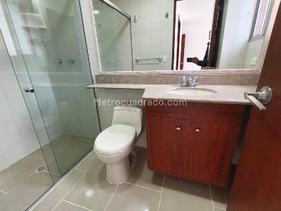 Apartamento en arriendo en Castropol, Medellín · foto 15 de 19