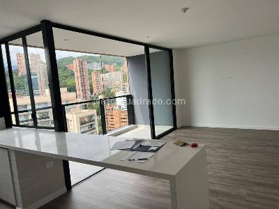 Apartamento en arriendo en Lalinde, Medellín · foto 2 de 18