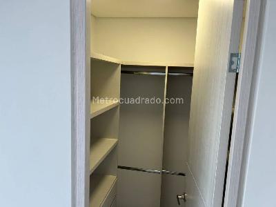 Apartamento en arriendo en Lalinde, Medellín · foto 9 de 18