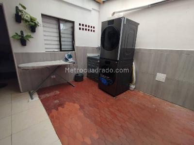 Casa de 5 alcobas en arriendo en Las Acacias, Medellín, 210 m² · foto 11 de 12