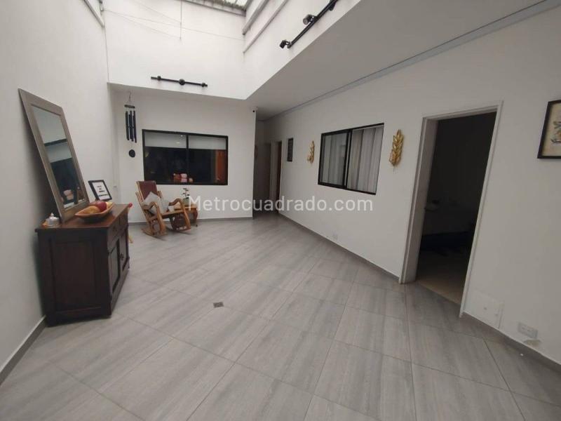 5BR House in Las Acacias (210 m²) - 2