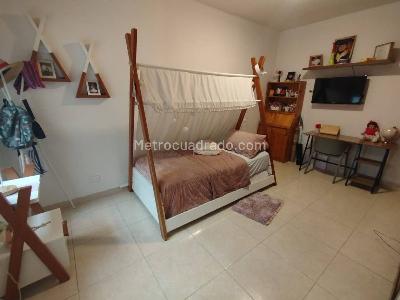 Casa de 5 alcobas en arriendo en Las Acacias, Medellín, 210 m² · foto 8 de 12
