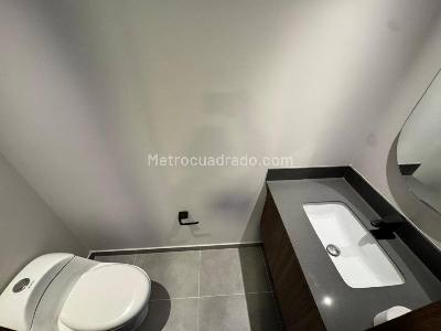 Apartamento de 2 alcobas en arriendo en Altos Del Poblado, Medellín, 85 m² · foto 14 de 17