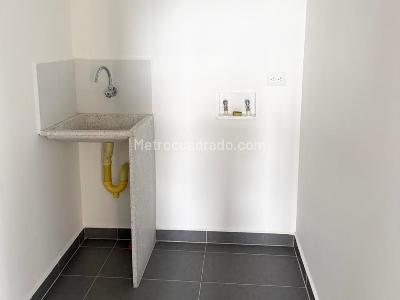 Apartamento de 3 alcobas en arriendo en La Asomadera 2, Medellín, 76 m² · foto 4 de 10