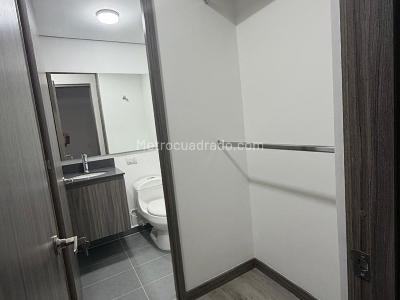 Apartamento de 3 alcobas en arriendo en La Asomadera 2, Medellín, 76 m² · foto 8 de 10