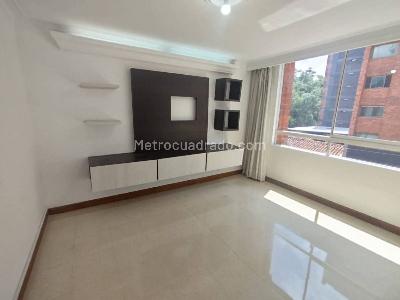 Apartamento en arriendo en Laureles, Medellín · foto 2 de 19