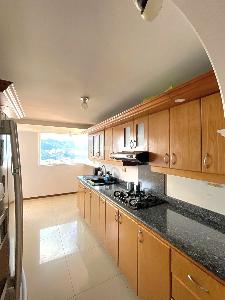 Apartamento de 3 alcobas en arriendo en Los Balsos Ii, Medellín, 140 m² · foto 4 de 11