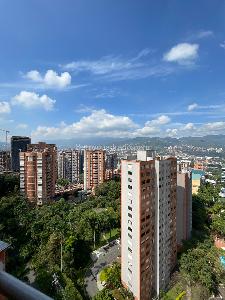 Apartamento de 3 alcobas en arriendo en Los Balsos Ii, Medellín, 140 m² · foto 7 de 11