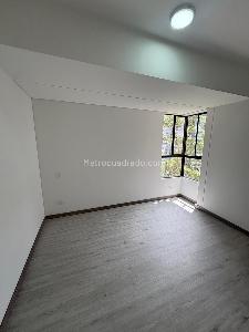 Apartamento de 3 alcobas en arriendo en La Asomadera 2, Medellín, 73 m² · foto 4 de 14