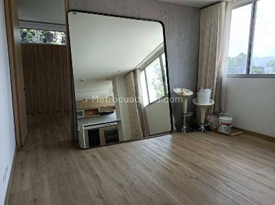 Apartaestudio en arriendo en El Tesoro, Medellín, 59 m² · foto 3 de 13