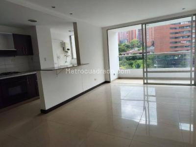 Apartaestudio en arriendo en Los Balsos Ii, Medellín, 56 m² · foto 2 de 14