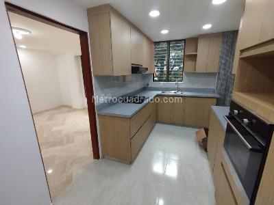 Apartamento de 3 alcobas en arriendo en El Castillo, Medellín, 210 m² · foto 10 de 20