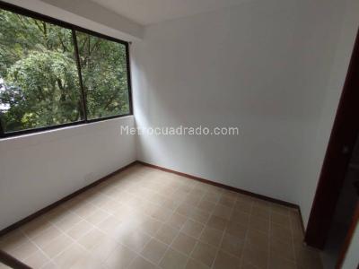 Apartamento de 3 alcobas en arriendo en El Castillo, Medellín, 210 m² · foto 13 de 20