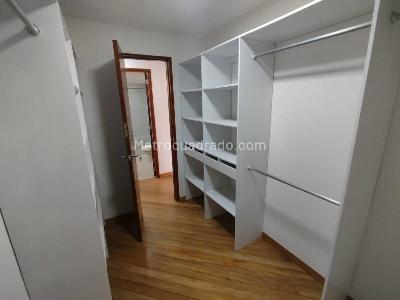 Apartamento de 3 alcobas en arriendo en El Castillo, Medellín, 210 m² · foto 16 de 20