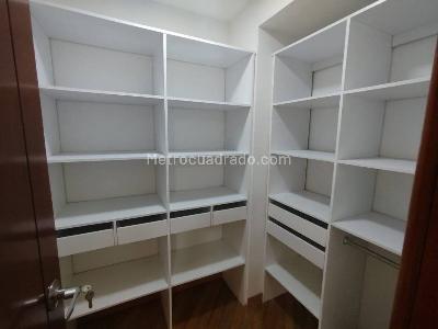 Apartamento de 3 alcobas en arriendo en El Castillo, Medellín, 210 m² · foto 17 de 20