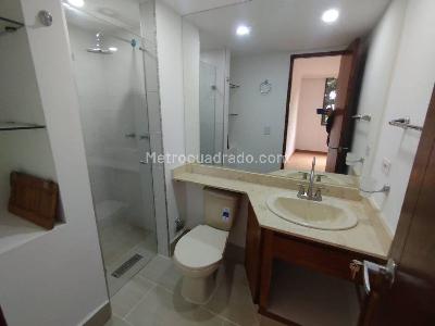 Apartamento de 3 alcobas en arriendo en El Castillo, Medellín, 210 m² · foto 20 de 20