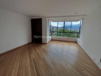 Apartamento de 3 alcobas en arriendo en El Castillo, Medellín, 210 m² · foto 6 de 20