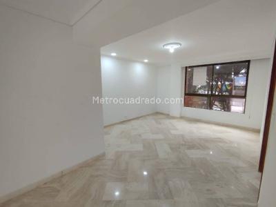 Apartamento de 3 alcobas en arriendo en El Castillo, Medellín, 210 m² · foto 9 de 20