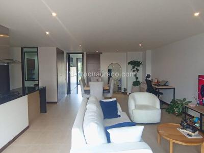 Apartaestudio en arriendo en El Tesoro, Medellín, 105 m² · foto 1 de 16