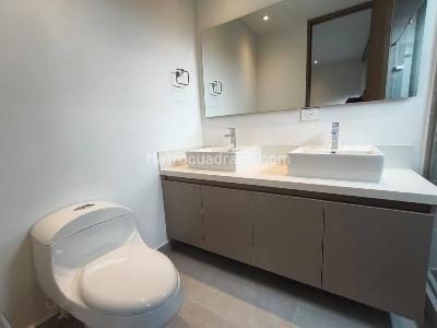 Apartamento de 2 alcobas en arriendo en Los Balsos N, Medellín, 95 m² · foto 12 de 17