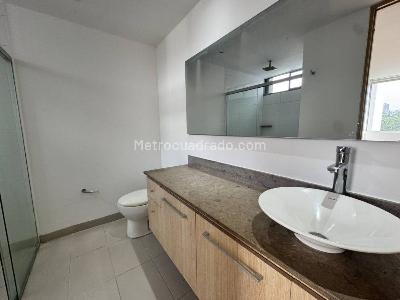 Apartamento de 3 alcobas en arriendo en Altos Del Poblado, Medellín, 100 m² · foto 14 de 18