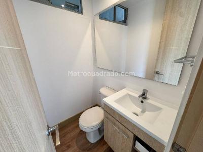 Apartamento de 3 alcobas en arriendo en Altos Del Poblado, Medellín, 100 m² · foto 16 de 18