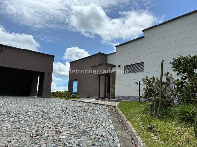 Casa de 5 alcobas en venta en Loma Escobero, Envigado, 700 m² · foto 2 de 15