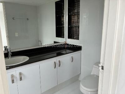 Apartamento de 3 alcobas en venta en El Poblado, Medellín, 140 m² · foto 10 de 13