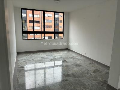 Apartamento de 3 alcobas en venta en El Poblado, Medellín, 140 m² · foto 2 de 13